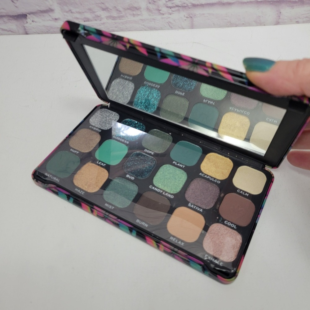 NEW No Box Revolution Forever Flawless Chilled Eyeshadow Palette Cannabis Sativa